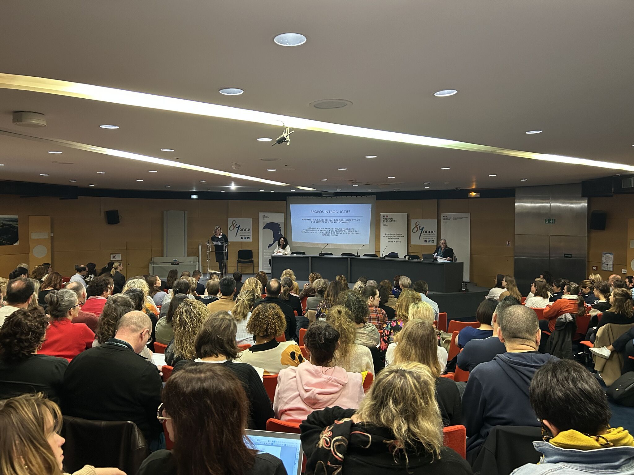 Colloque dédié à la lutte contre l'exploitation sexuelle des mineurs